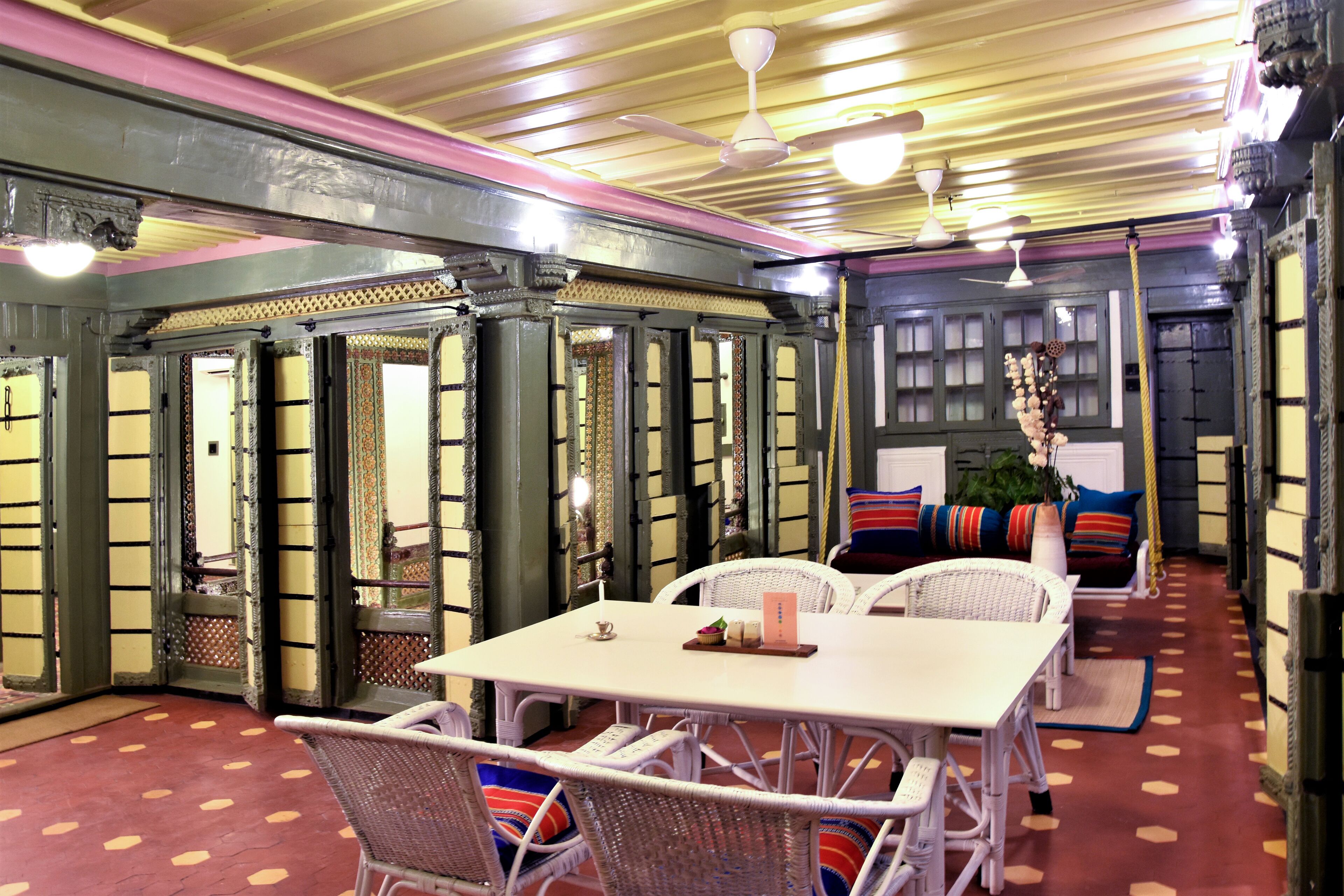 Courtyard Suite, Non Smoking | In-room dining