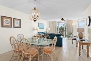 テレビ、DVD プレーヤー