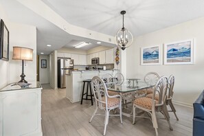 Dining - Great Oceanfront Condo - Recently Re-Furbished + Free Attraction Tickets! (North Myrtle Beach)