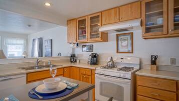 Kühlschrank, Mikrowelle, Geschirrspüler