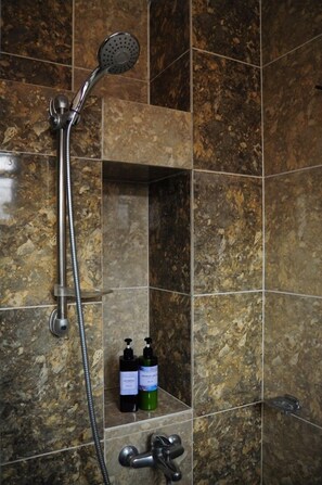 Suite (Room 32) | Badezimmer