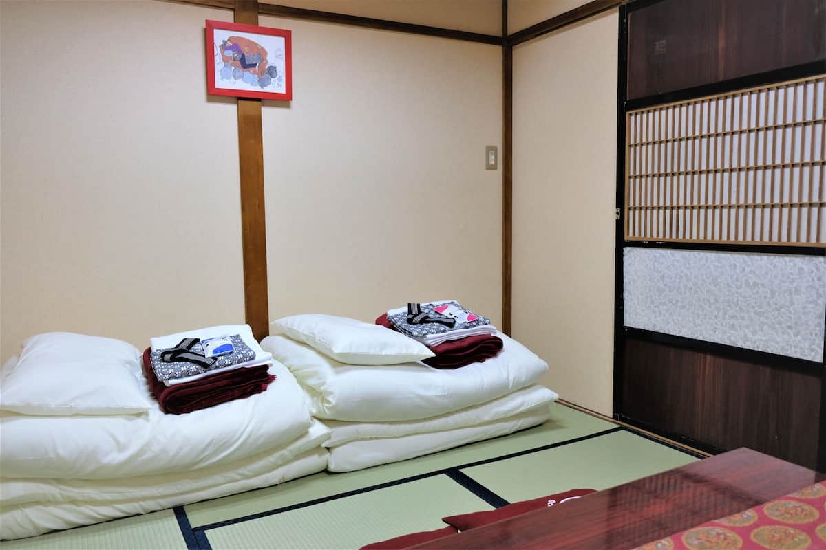 Triple Room, With Shower room, Shared Bathroom | Desk, iron/ironing board, free WiFi