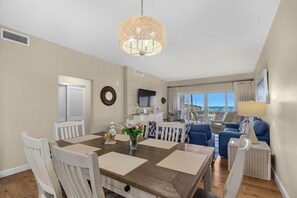 Dining - Sandy Key 121:  3 BR/2 BA Beachfront Condo, Perdido Key, FL. On-Site Rental Office, Sleeps 6 (Pensacola)