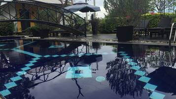 Kolam renang outdoor