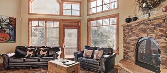 Maison de ville de luxe de 4 chambres - Nouvelles rénovations - Idéalement situé!