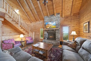 TV, peis, DVD-spiller og bordtennis