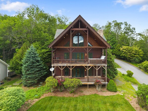 Exterior - Comptime - located in Seven Devils, Hot Tub, Pool Table, great views! (Seven Devils)