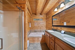Baignoire, articles de toilette (gratuits), serviettes fournies, savon