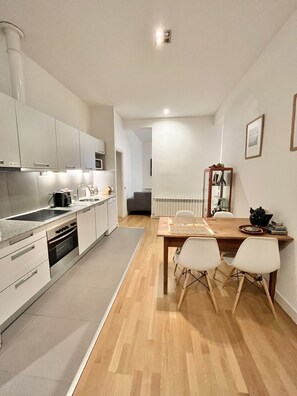 Fridge, microwave, oven, dishwasher