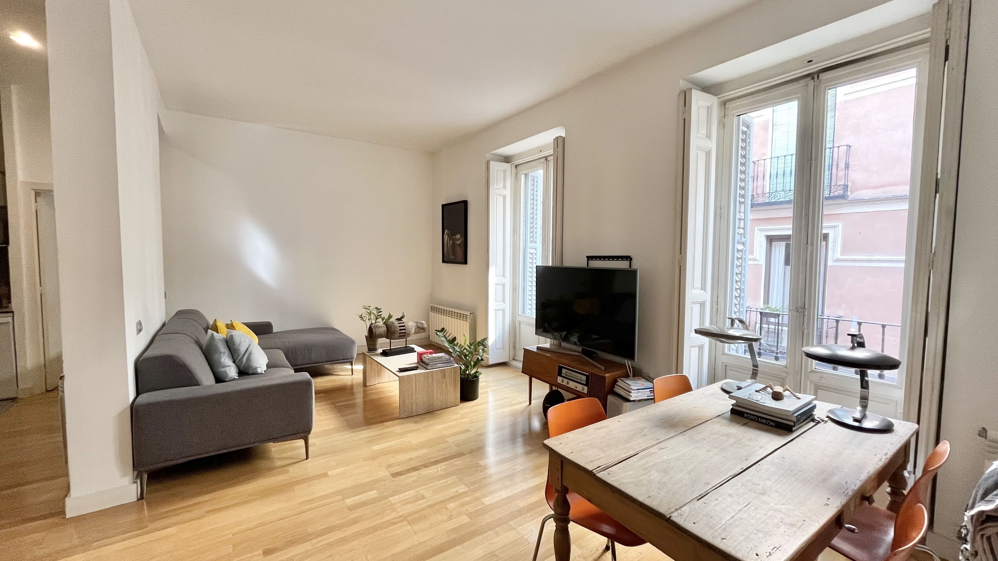 Smart TV, aparelho de som, monitores de computador