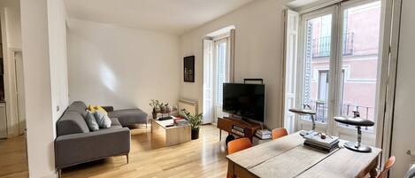 Smart TV, aparelho de som, monitores de computador