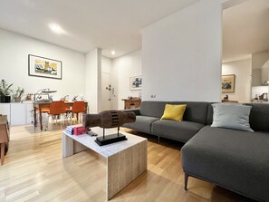 Smart TV, stereo, computer monitors