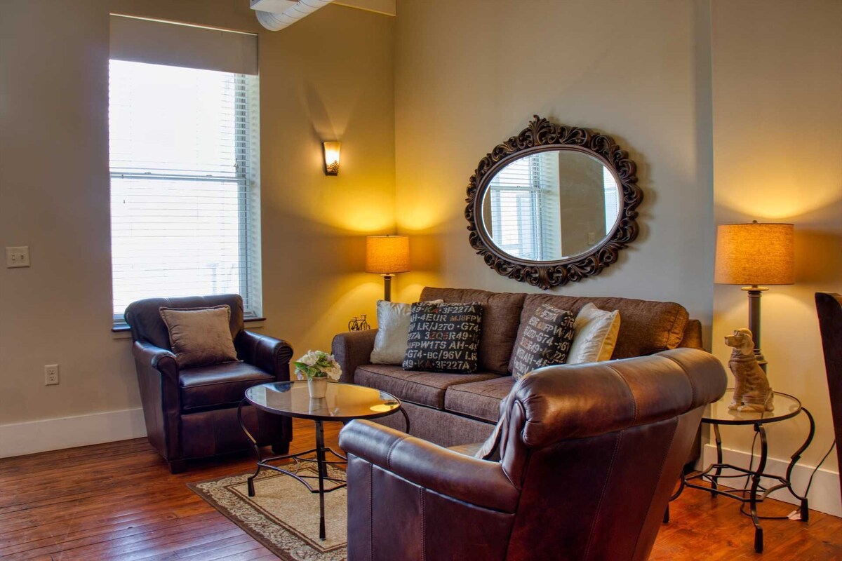 Pet Friendly Condo Downtown