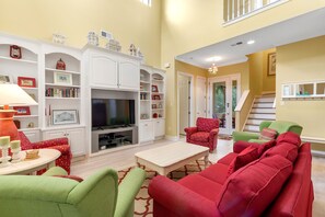 TV, DVD-spiller og stereoanlegg