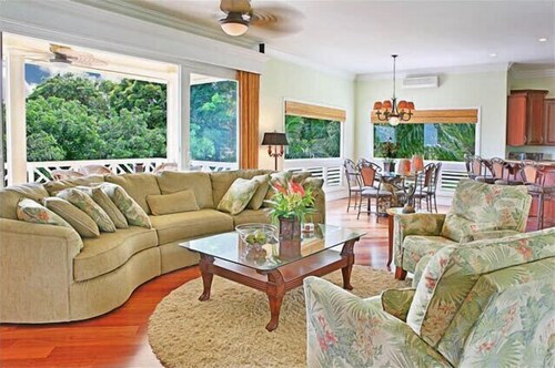 Naia Hale, Spacious A/C home for a relaxing visit