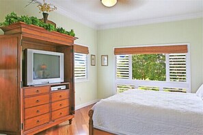 5 habitaciones, tabla de planchar con plancha, wifi y ropa de cama 