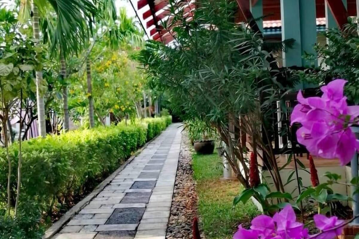 King Room with Garden View | Premium bedding, minibar, in-room safe, desk