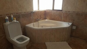 Luxe suite, bubbelbad (9) | Badkamer | Handdoeken