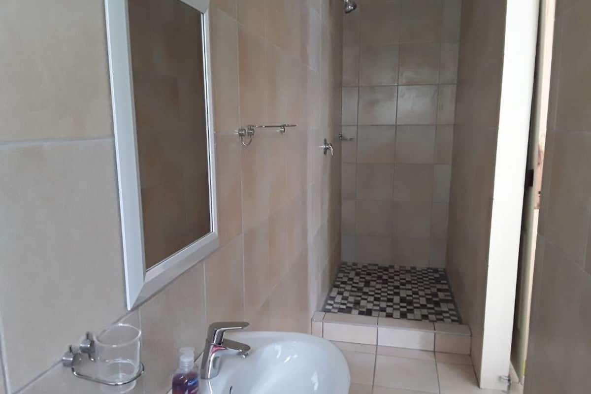 Familienzimmer (1) | Dusche im Bad