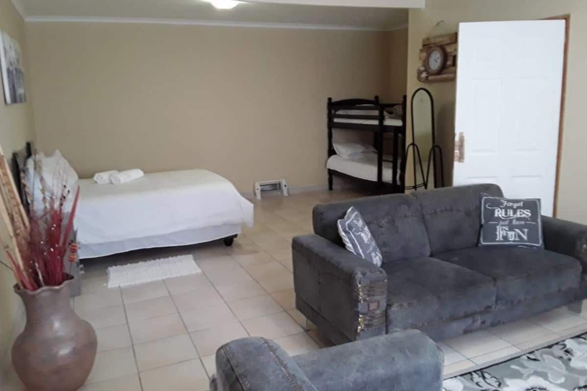 Familien-Suite (3) | Wohnbereich | Flachbildfernseher