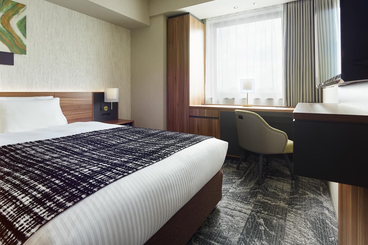 In-room safe, free WiFi, bed sheets