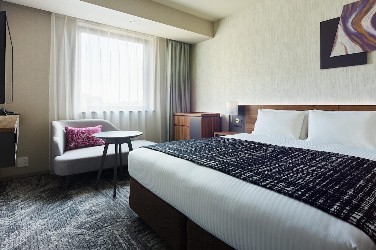 In-room safe, free WiFi, bed sheets