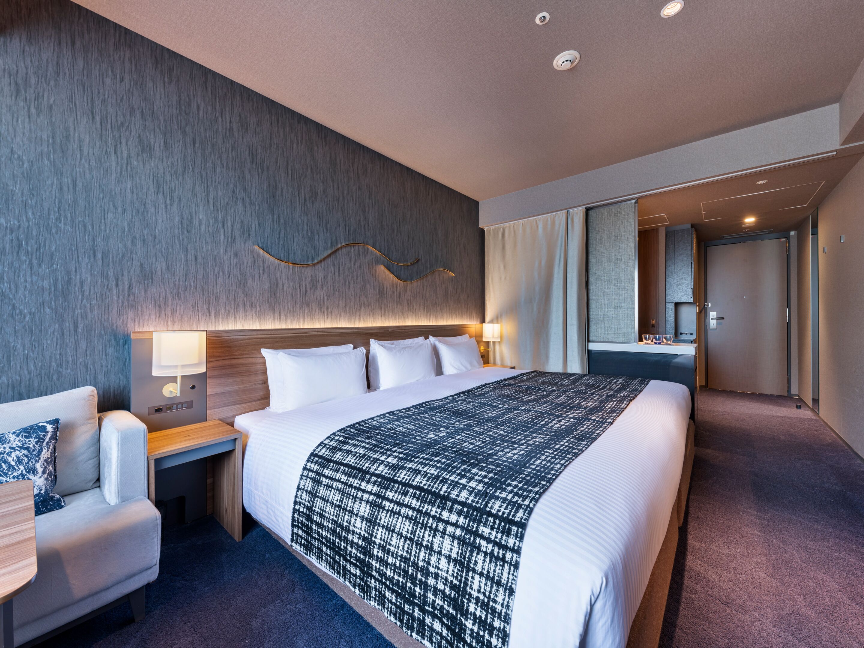 Superior , 1 bed WideKing, Non Smoking | In-room safe, free WiFi, bed sheets