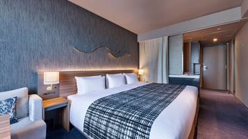 Superior , 1 bed WideKing, Non Smoking | In-room safe, free WiFi, bed sheets
