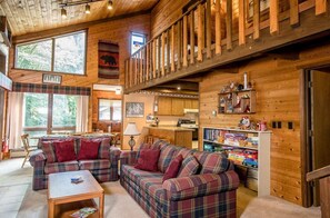 Tv, eldstad och bordsfotboll