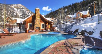 Modern Luxury Living in Secluded Settlers Creek!