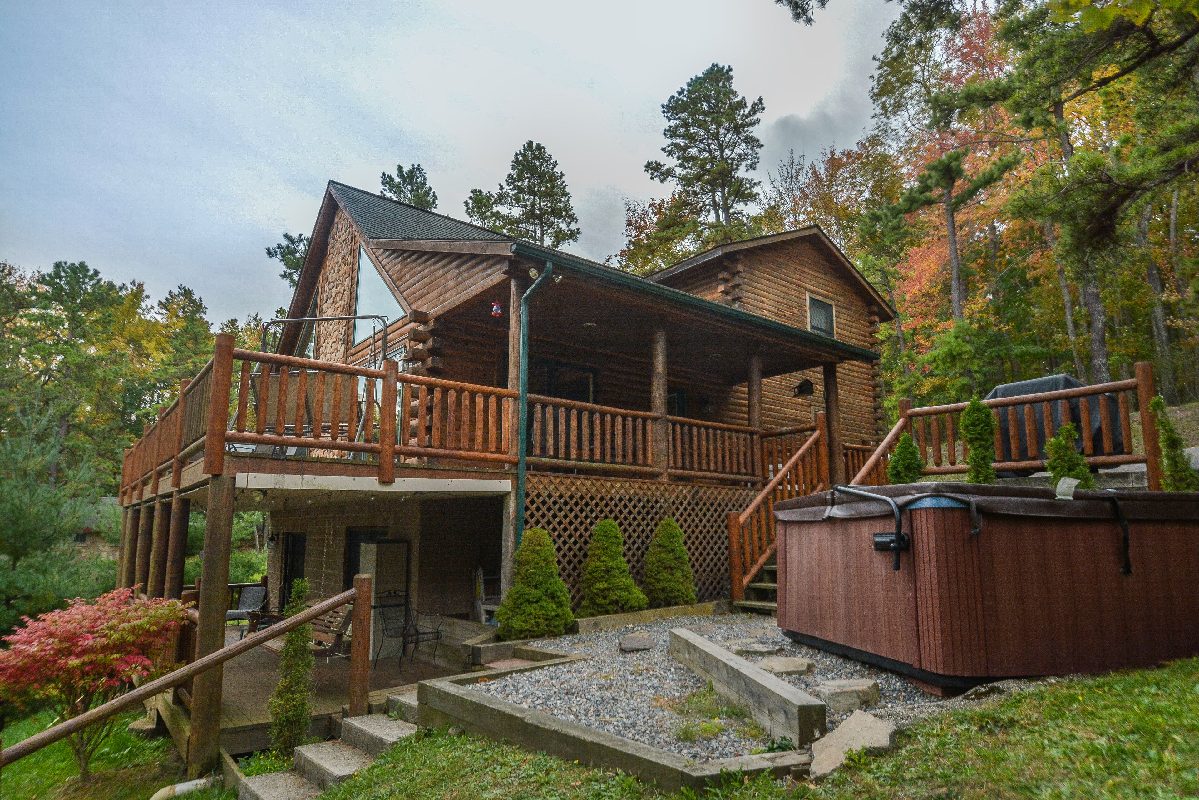 Logxurious | Spectacular Lakefront, Mountain Home!