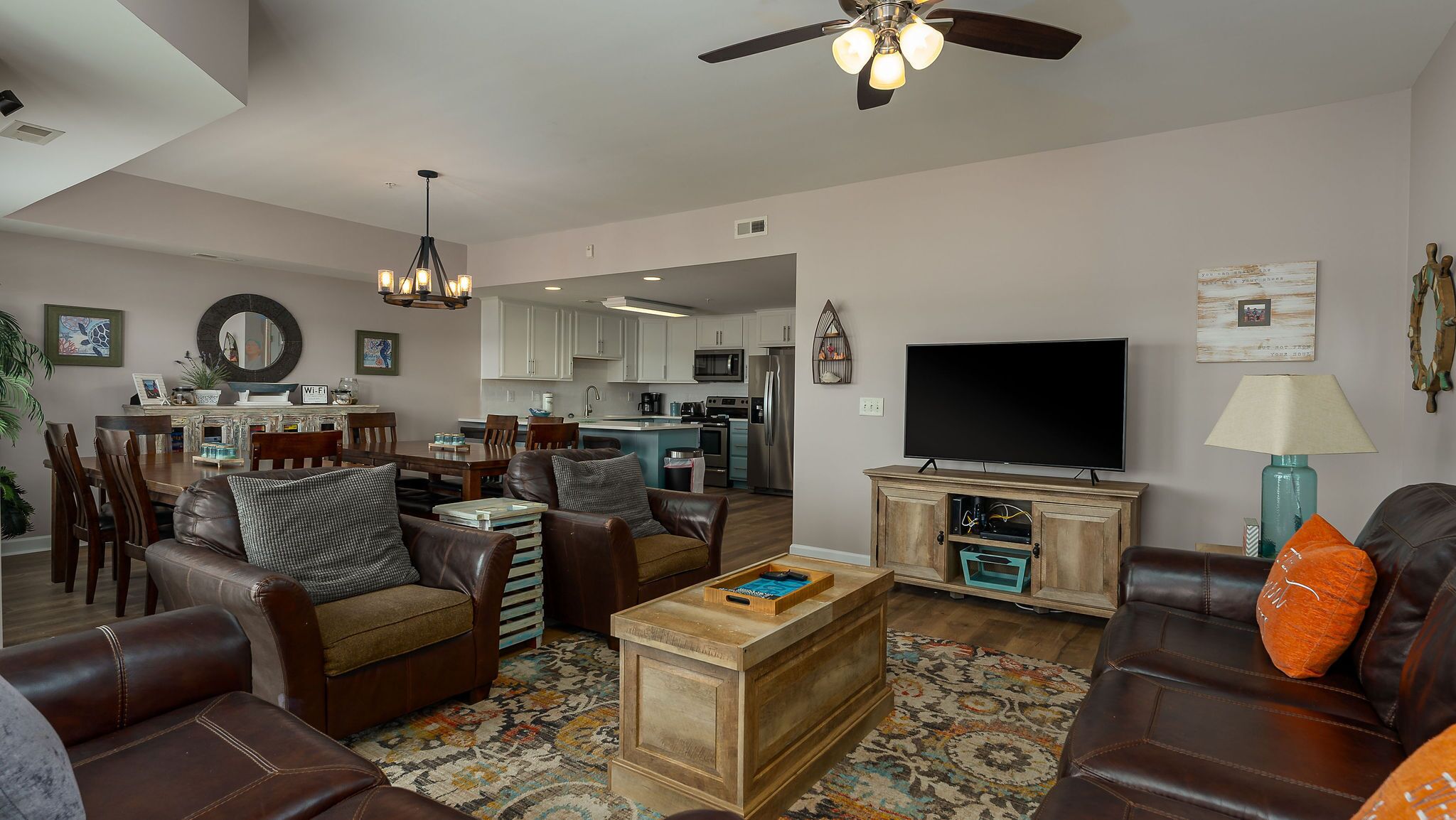 平面電視、DVD 播放機