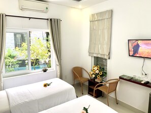 Minibaari, työpöytä, äänieristys, ilmainen Wi-Fi