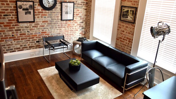 Smart TV - Investigative reporting themed, Historic luxury condo, 2 blocks from French Quarter (New Orleans)