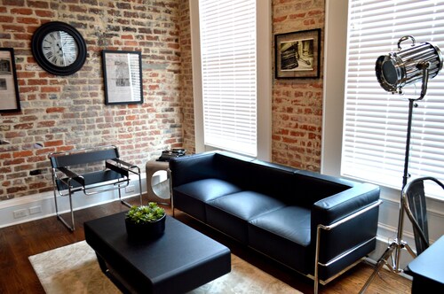 Investigative reporting themed, Historic luxury condo, 2 blocks from French Quar