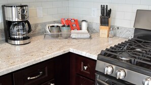 Coffee/tea maker, fridge, microwave, oven - Investigative reporting themed, Historic luxury condo, 2 blocks from French Quarter (New Orleans)
