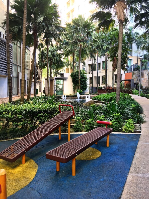 Lasten leikkialue ulkona