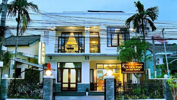 A two-story building with a sign indicating it is a hotel. - An Hoi Town Homestay (Da Nang)