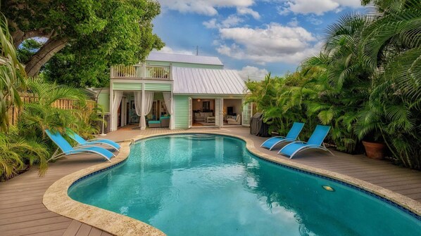 A heated pool - **LA GRANDE REUNION @ OLD TOWN** Estate & Pool + LAST KEY SERVICES... (Key West)