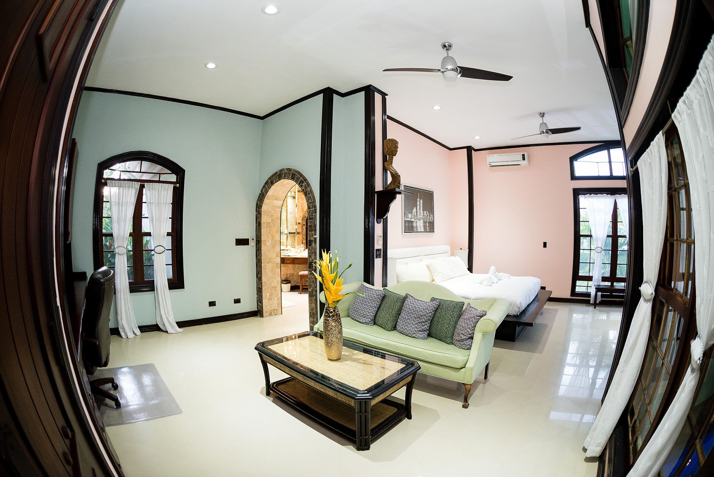 6 Schlafzimmer, Schreibtisch, schallisolierte Zimmer