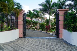 Property grounds - VILLA DORA MAE IS AN ACCLAMATION OF ELEGANCE AND SOPHISTICATION! (Mammee Bay)