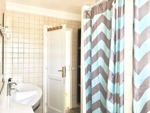 Shower, free toiletries, hair dryer, towels - Endless Summer House - Hostel adults only (Adeje)