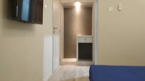 1 Schlafzimmer, BĂŒgeleisen/BĂŒgelbrett, WLAN, BettwĂ€sche
