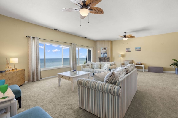 Spacious Living Room with an Amazing View!