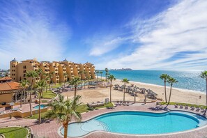 A heated pool - Princesa Resort A-406 Sandy Feet Retreat with Terrace Overlooking Pool and Ocean Front (Puerto Peñasco)