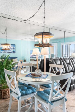 Dining - 612-Beautiful 1 BR/1 BA unit with Gulf View & FREE bch srv (Destin)