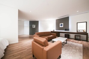 5. Family Room (1 Double Bed, 1 Single Bed) | Room amenity - Golden River Hotel (Gwangmyeong)