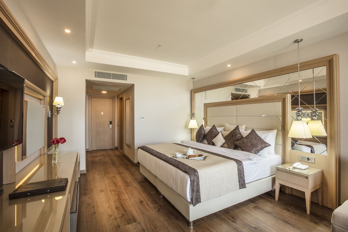 1 bedroom, minibar, in-room safe, desk