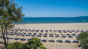 On the beach, beach umbrellas, beach towels, beach volleyball - Korumar Ephesus Beach & Spa Resort, All Inclusive (Selçuk)