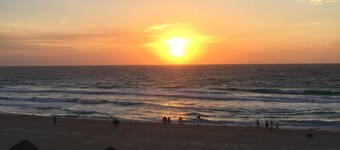 Beautiful 2 Bedroom Flat. Conveniently Located!